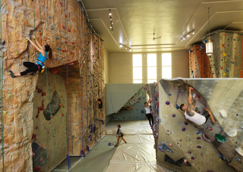Inside Altitude Gym (Gatineau)